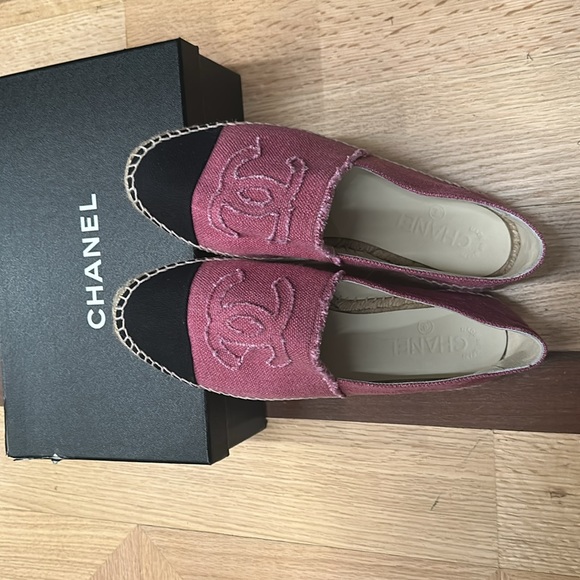 Brand new Chanel espadrilles size 40 in linen - Picture 2 of 3